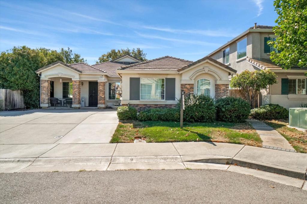 1716 Andrews Circle
