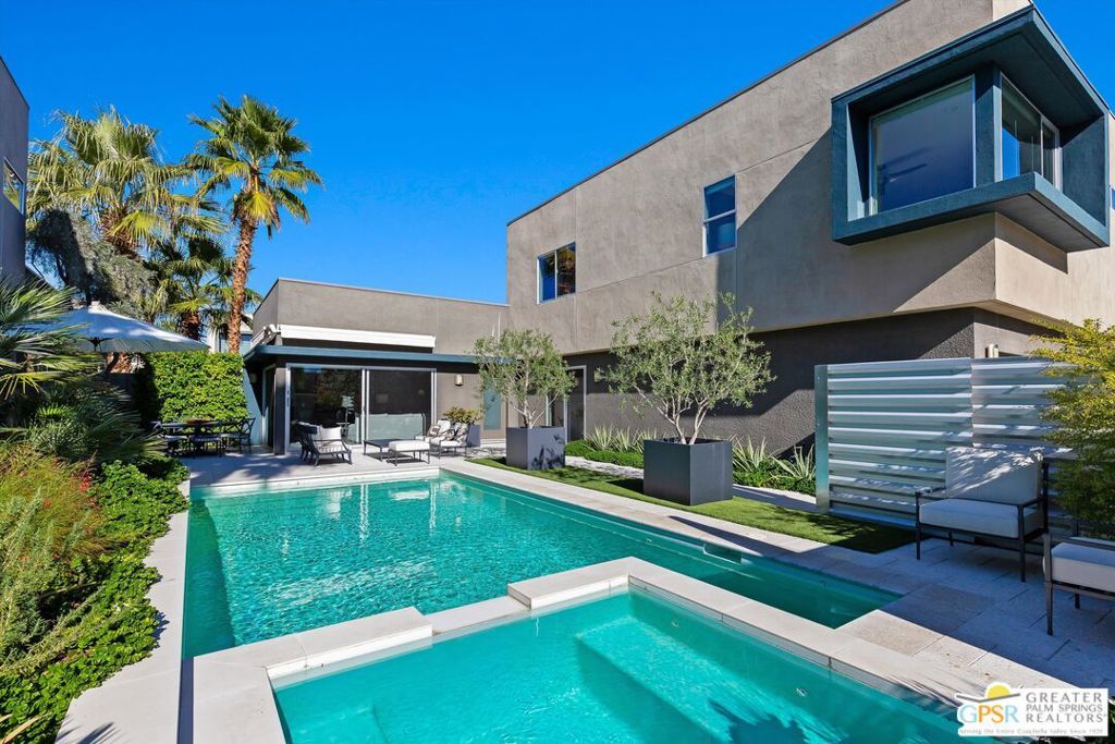 Photo of 1062 Hunter Drive, Palm Springs, CA 92262 (MLS # 26638155PS)