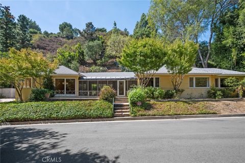 Photo of 1601 Stone Canyon Road, Los Angeles, CA 90077 (MLS # SB26014103)