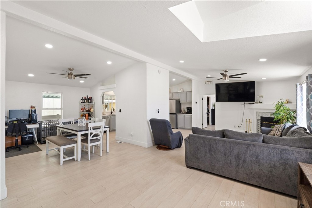 21851 Newland Square 250