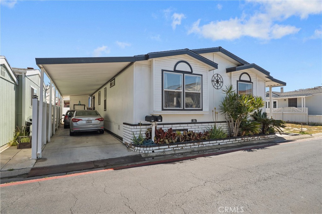 21851 Newland Square 250