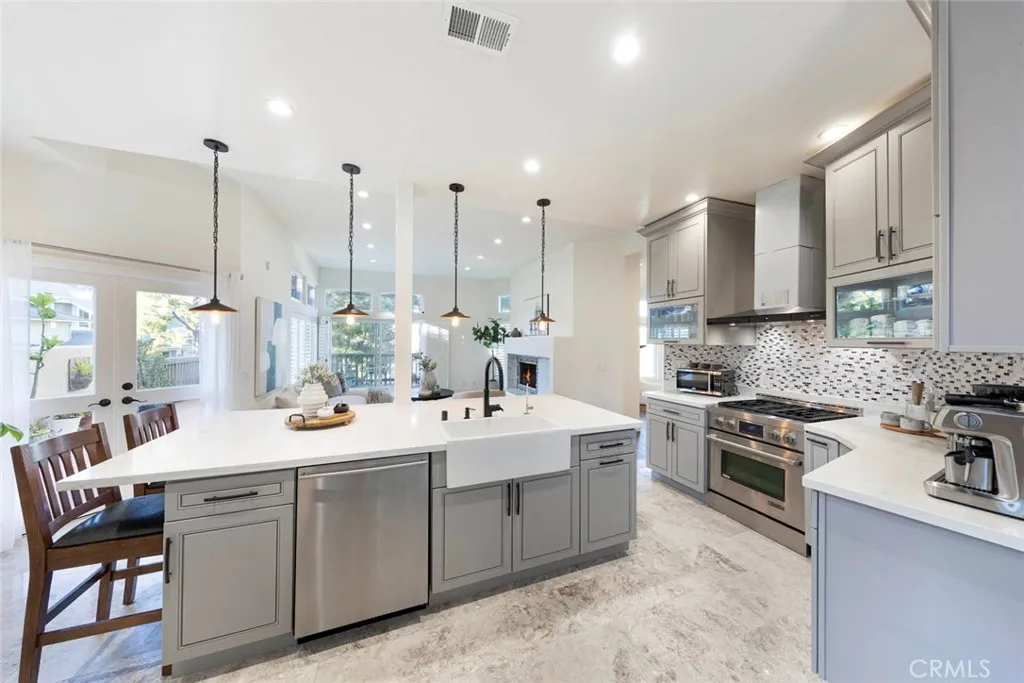 Newport Beach, California 92660, United States, 4 Bedrooms Bedrooms, ,4 BathroomsBathrooms,Residential,Active,212308