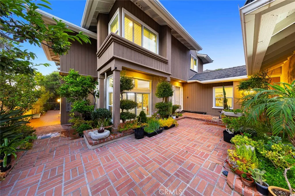 Newport Beach, California 92660, United States, 4 Bedrooms Bedrooms, ,4 BathroomsBathrooms,Residential,Active,212308