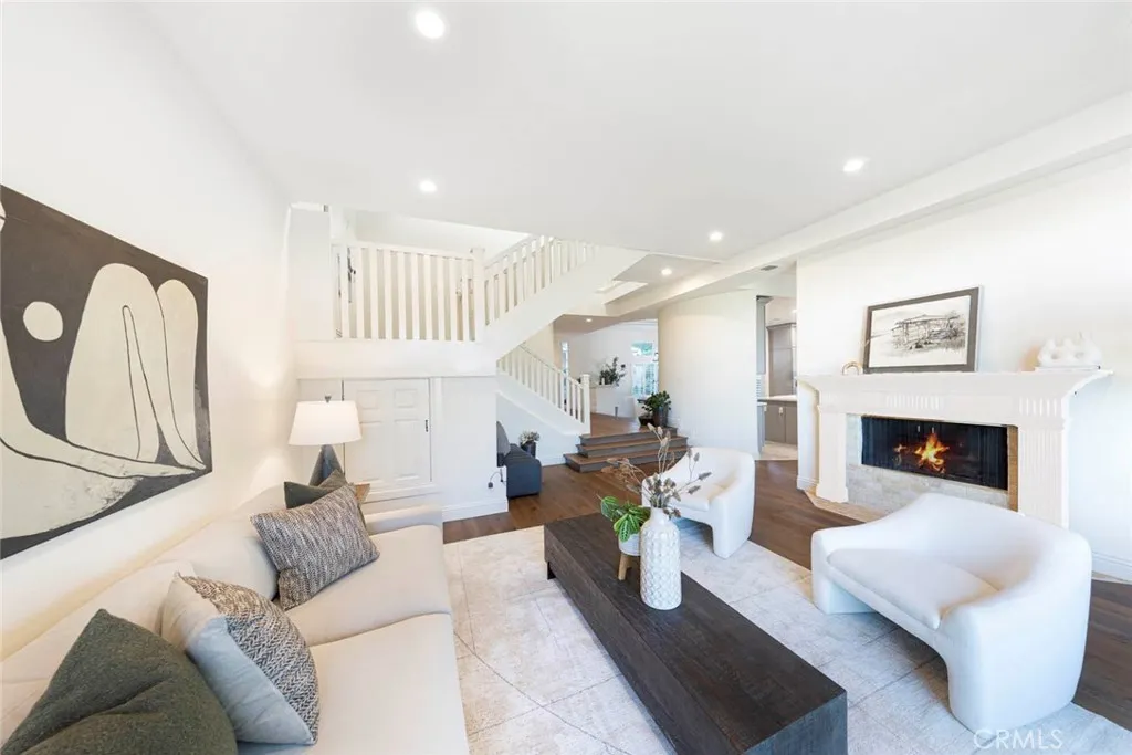 Newport Beach, California 92660, United States, 4 Bedrooms Bedrooms, ,4 BathroomsBathrooms,Residential,Active,212308