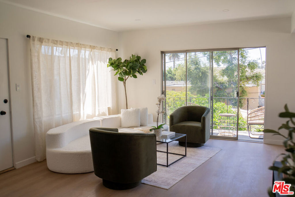 4579 Ambrose Avenue 8