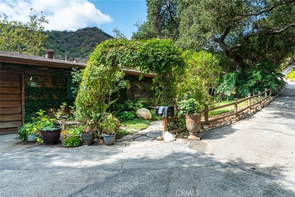 Photo of 2860 Graceland Way Way, Glendale, CA 91206 (MLS # GD25228900)