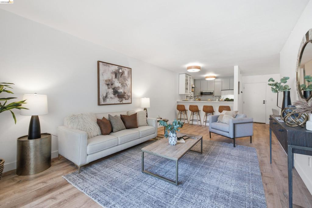 288 Whitmore St 121