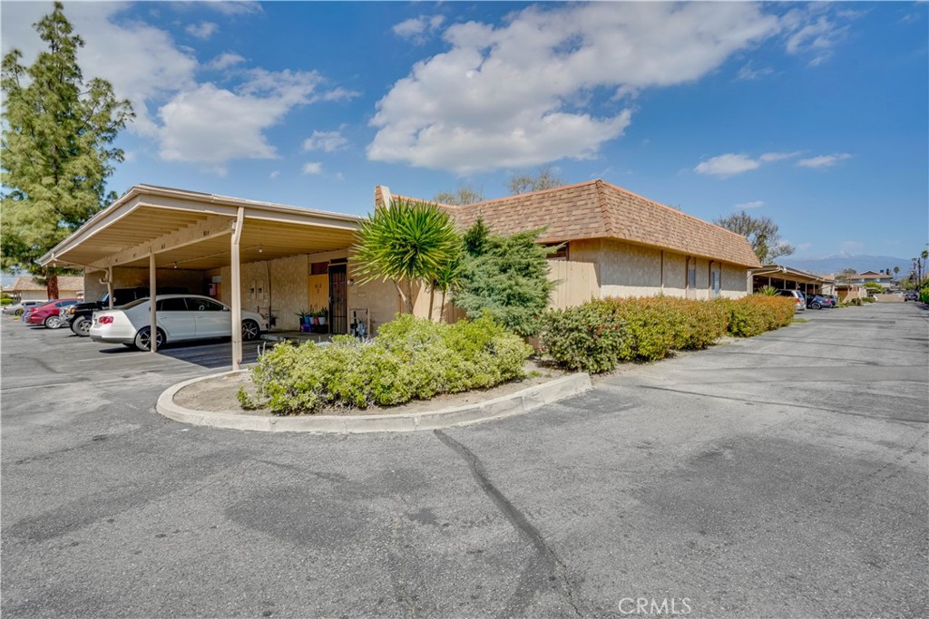 Welcome to this cozy remodeled condo, featuring modern upgrades throughout! this spacious unit offers 2 bedrooms 2 bathrooms, the kitchen has been completely renovated, light color cabinets and quartz countertops, stainless steel appliances, waterproof vinyl plank flooring and new carpet. This condo is located in the Sunrise Village Senior Community. The HOA fees include water/trash/sewer/ plus the amenities.
This is 55+ area with LOW TAX RATE.
