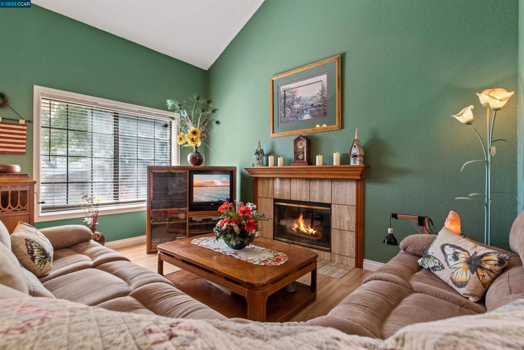 BAY POINTE - Residential