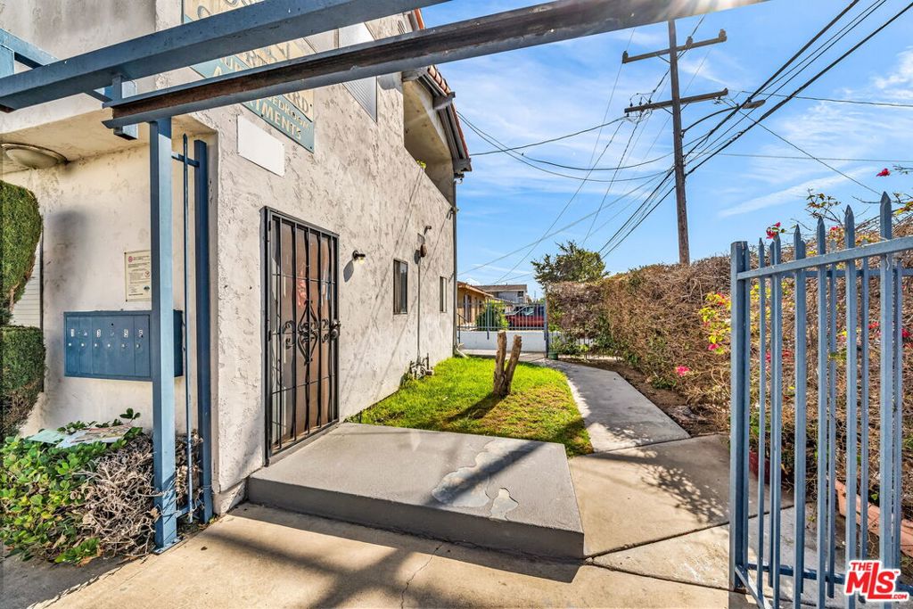 13308 Roselle Avenue