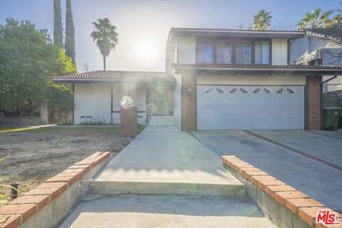 Photo of 4140 Picasso Avenue, Woodland Hills, CA 91364 (MLS # 26647095)