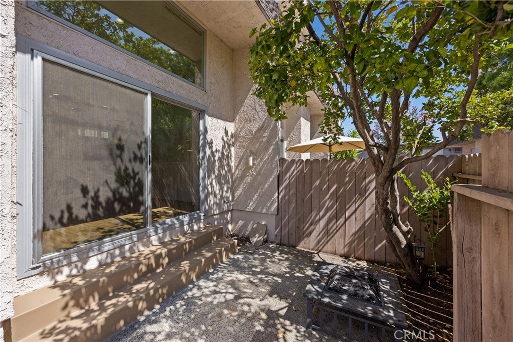 Photo of 17943 Magnolia Boulevard #16, Encino, CA 91316 (MLS # SR26107848)