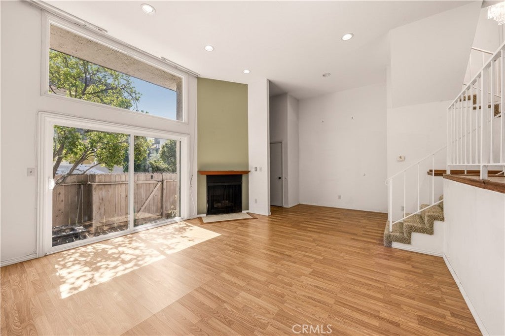 17943 Magnolia Boulevard 16