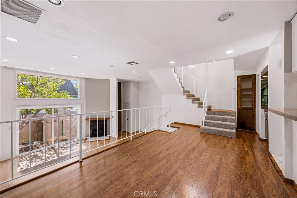 17943 Magnolia Boulevard 16