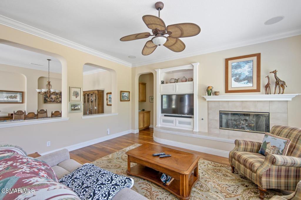 5187 Via Dolores
