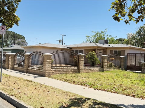Photo of 9279 Dorrington Avenue, Arleta, CA 91331 (MLS # SR26109436)