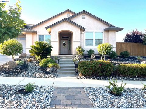 Photo of 358 358 Reddington Dr. Dr, Redding, CA 96003 (MLS # 41126109)