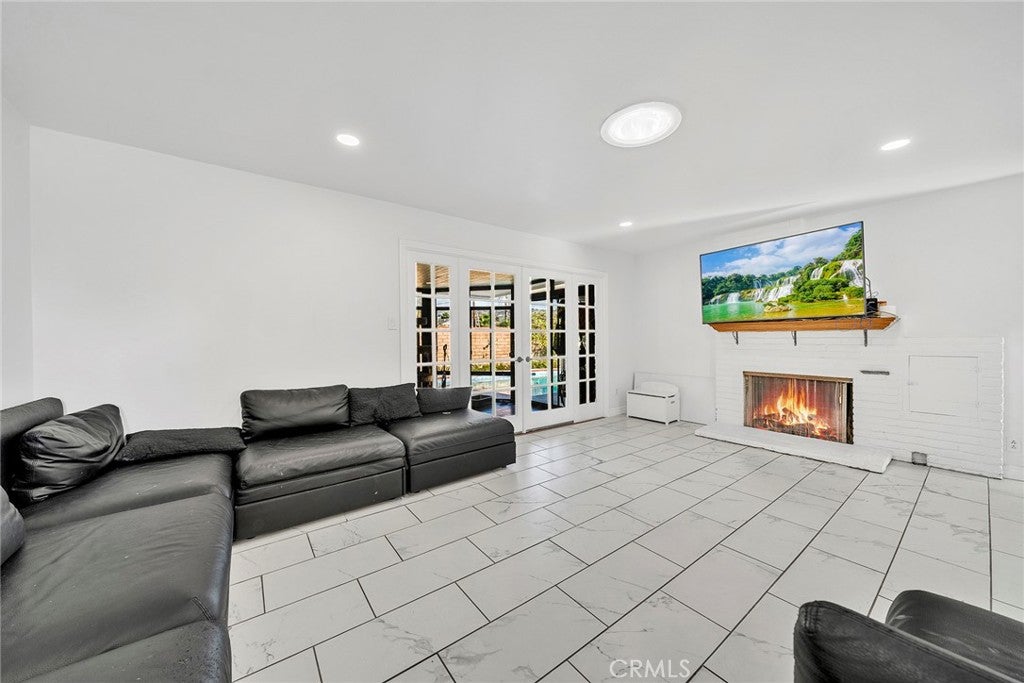 1106 S Lark Ellen