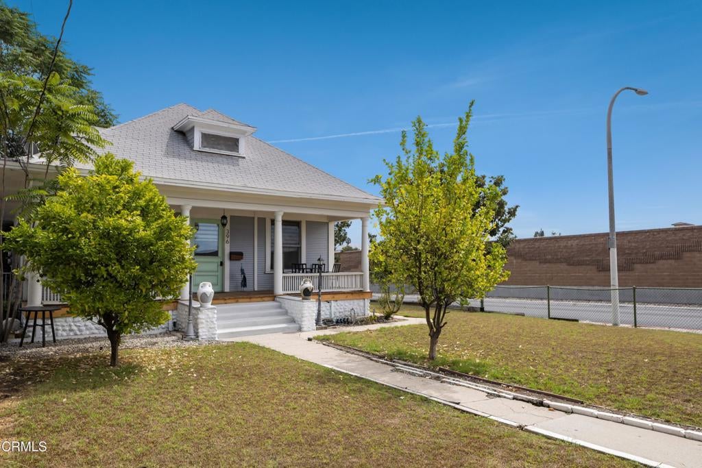 396 N Summit Avenue