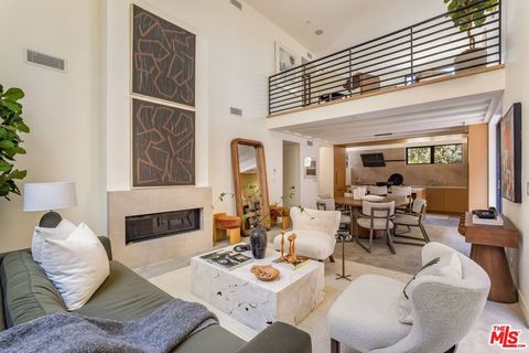 919 1/2 Hilldale Avenue West Hollywood CA 90069