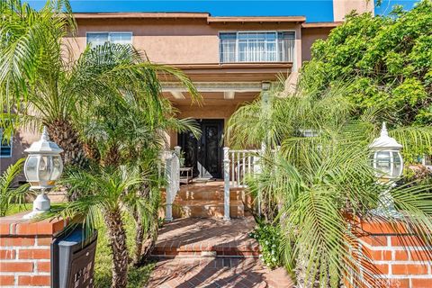 Photo of 13001 Debby Street, Valley Glen, CA 91401 (MLS # GD25258633)