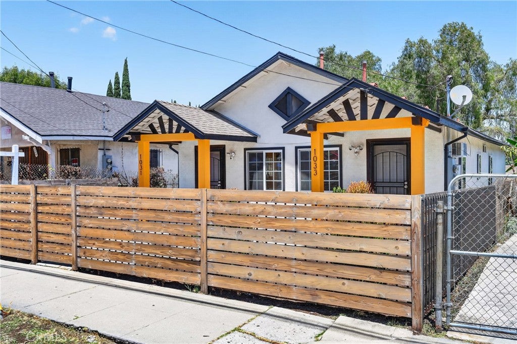 1031 N Fickett