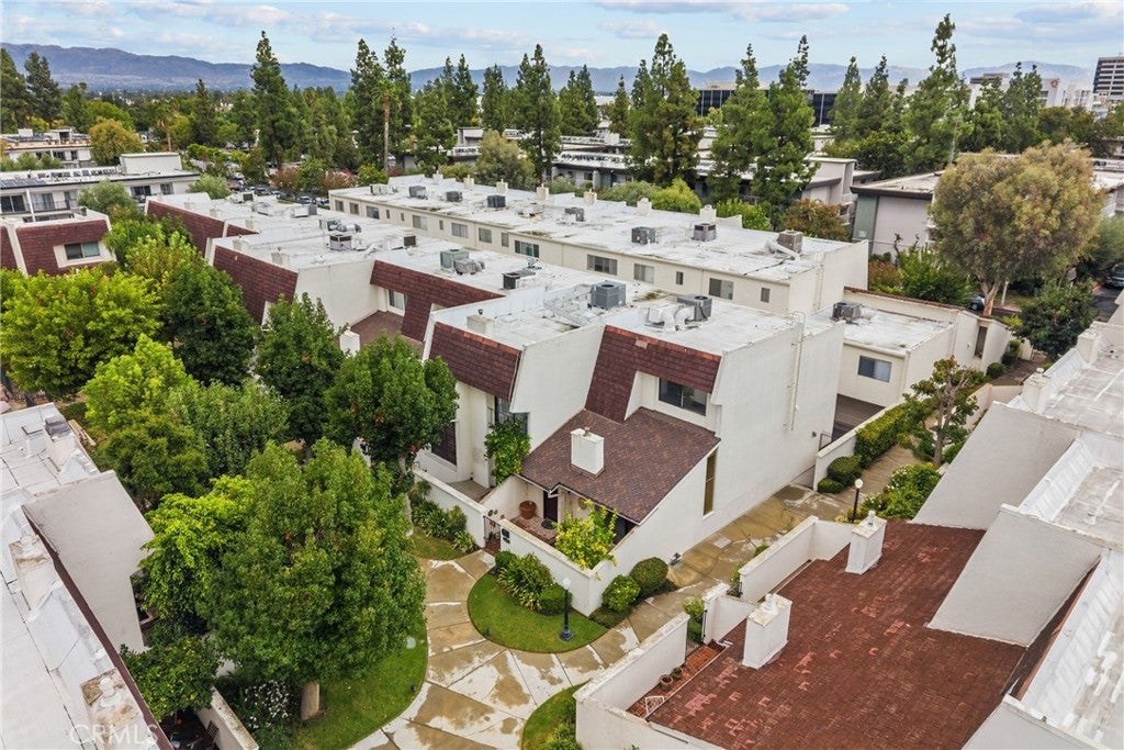 Photo of 6249 Randi Avenue AVE, Woodland Hills, CA 91367 (MLS # SR26196293)