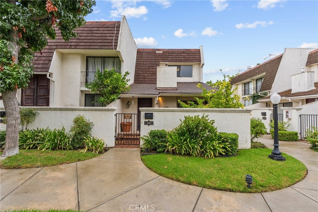 Photo of 6249 Randi Avenue AVE, Woodland Hills, CA 91367 (MLS # SR26196293)