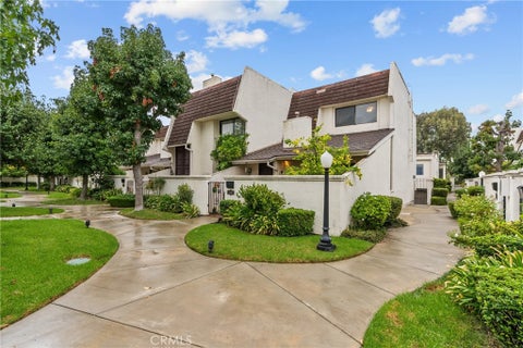 Photo of 6249 Randi Avenue AVE, Woodland Hills, CA 91367 (MLS # SR26196293)