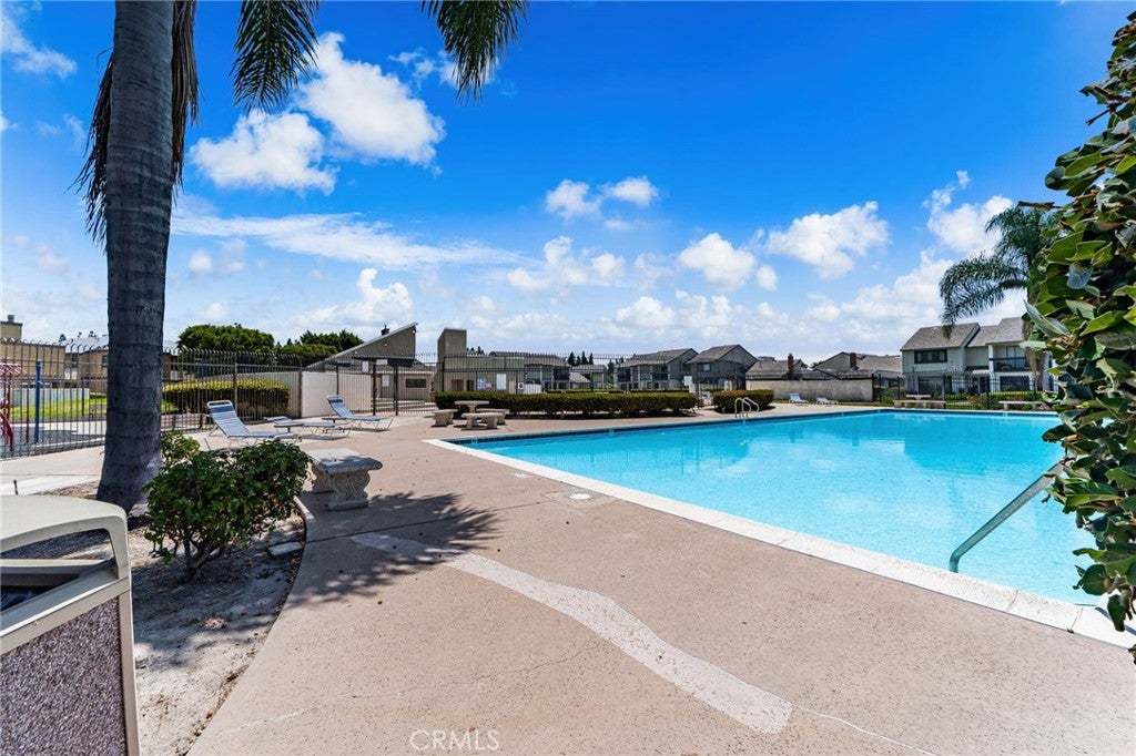 1435 W Cerritos 40