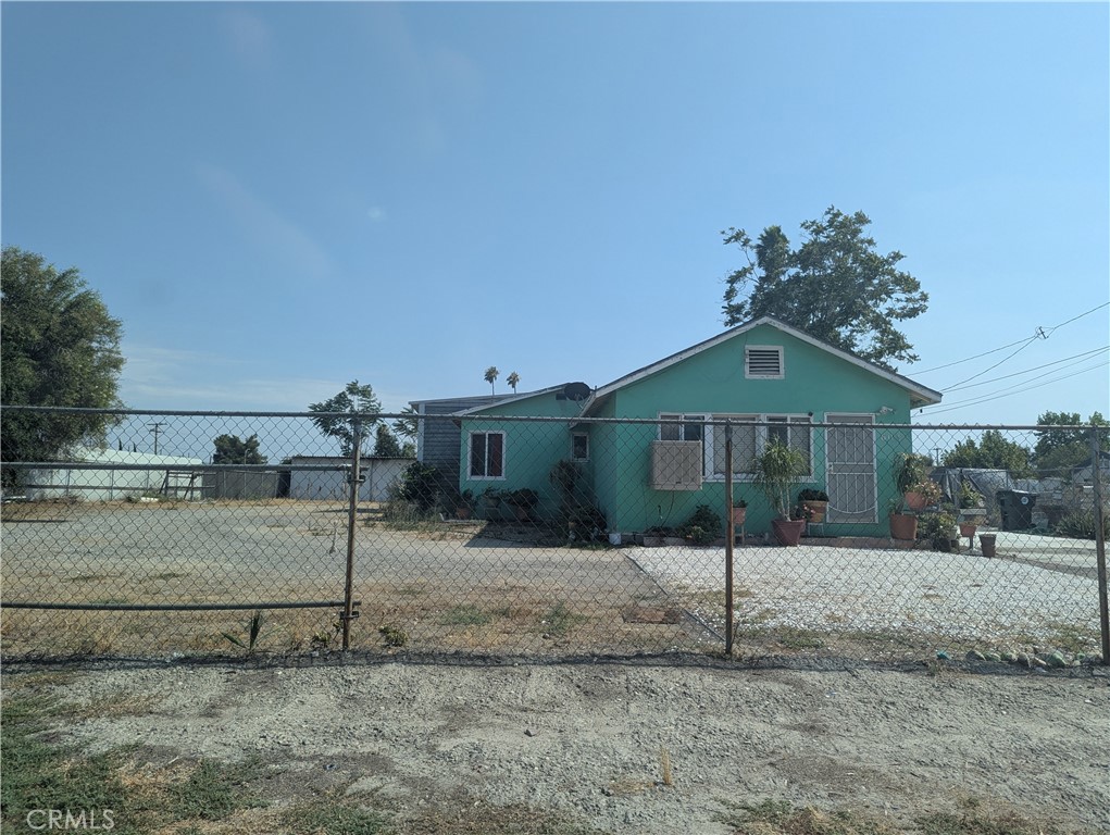 Don’t miss this unique chance to own two adjoining parcels totaling nearly 39,000 square feet of flat, fully usable land! This sale would be a great opportunity to purchase with an additional 19,500 sq ft lot (APN 0280-42-10 see MLS# IG25178207) that directly touches the back lot line — creating one expansive space perfect for a variety of uses.
Whether you're looking for truck parking, storage units, or other investment possibilities, this property offers endless potential. The land is level, accessible, and ready for development.
Buyers to verify all potential uses with the city or county — but opportunities like this don't come around often.
Act fast and secure your piece of versatile land today!
