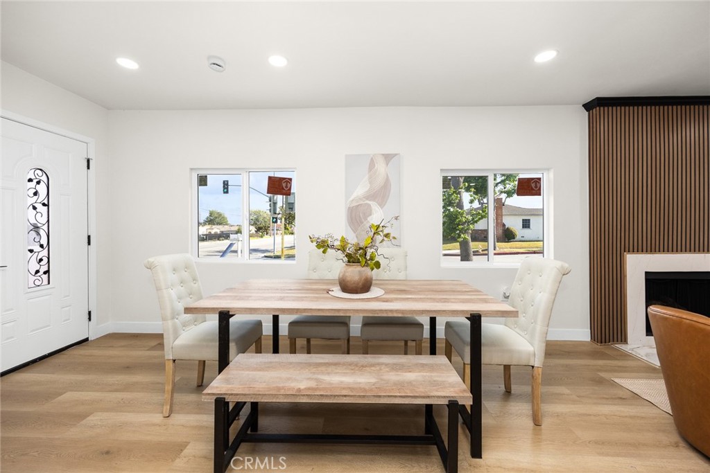 1421 E Norwood Place