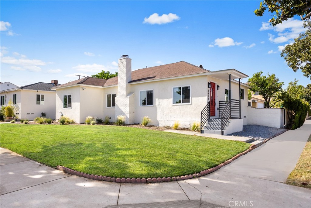 1421 E Norwood Place