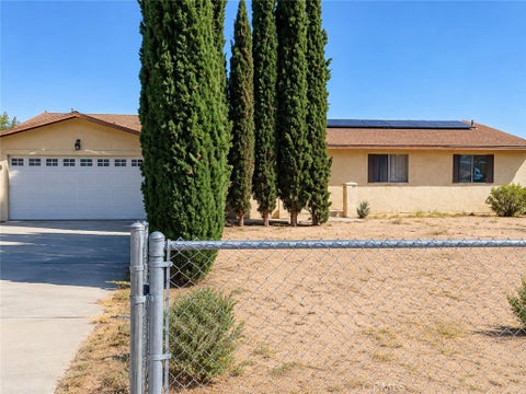 Photo of 10377 Peach AVE, Hesperia, CA 92345 (MLS # SB26225309)