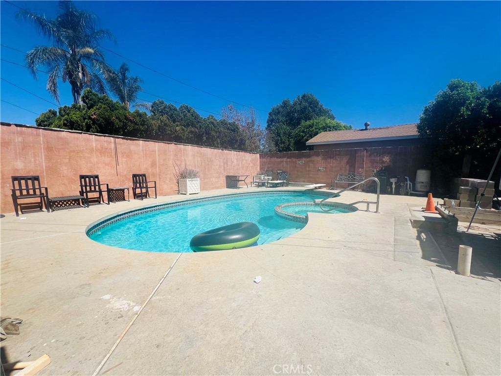 Properties 3 14609 Fox Street