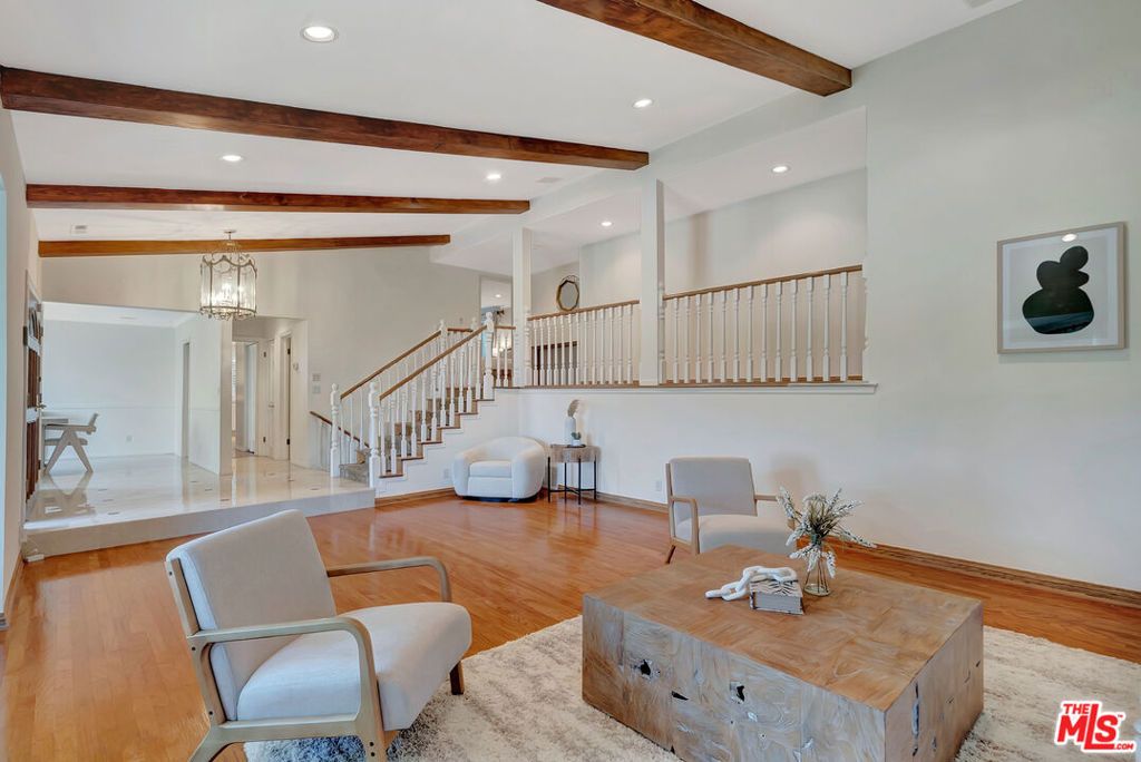 Photo of 5025 Delita Place, Woodland Hills, CA 91364 (MLS # 25578649)