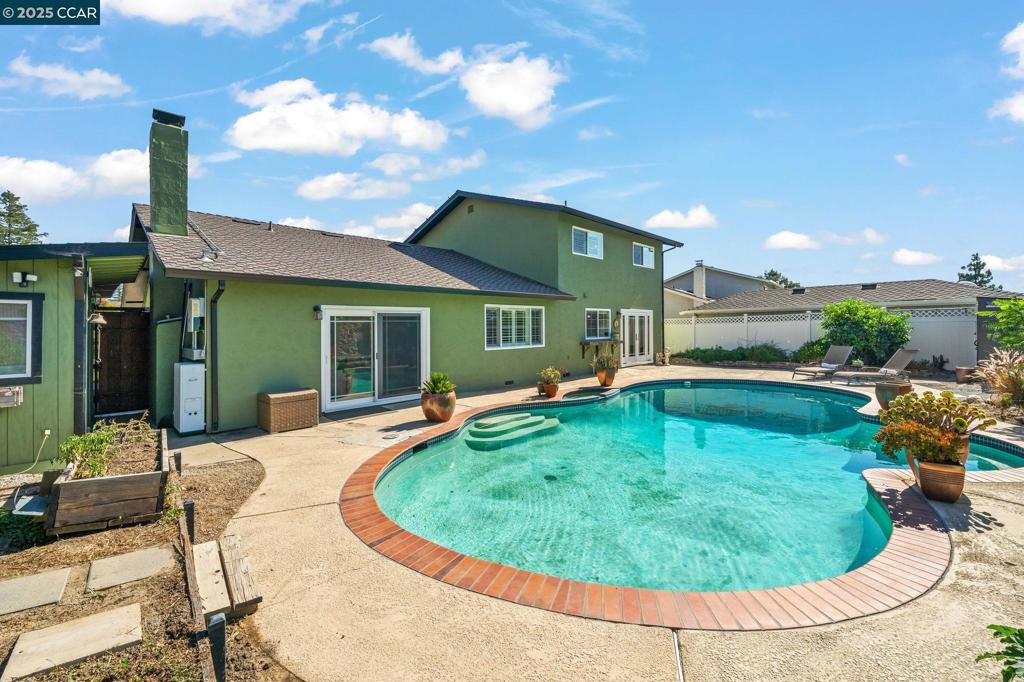 WHISPERING PINES - Residential
