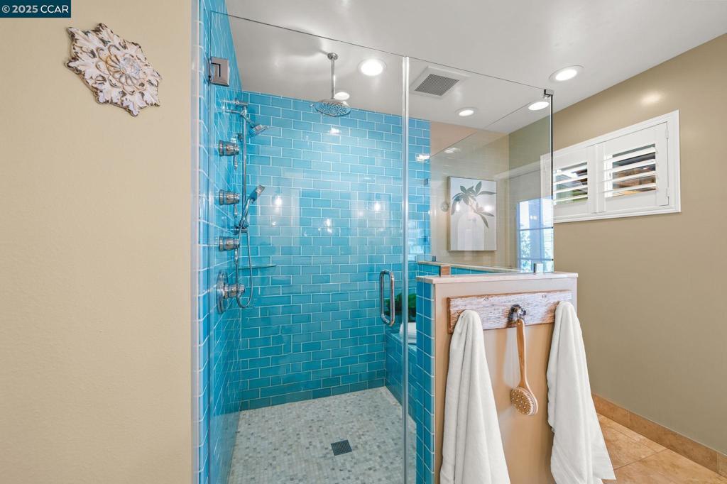 WHISPERING PINES - Residential