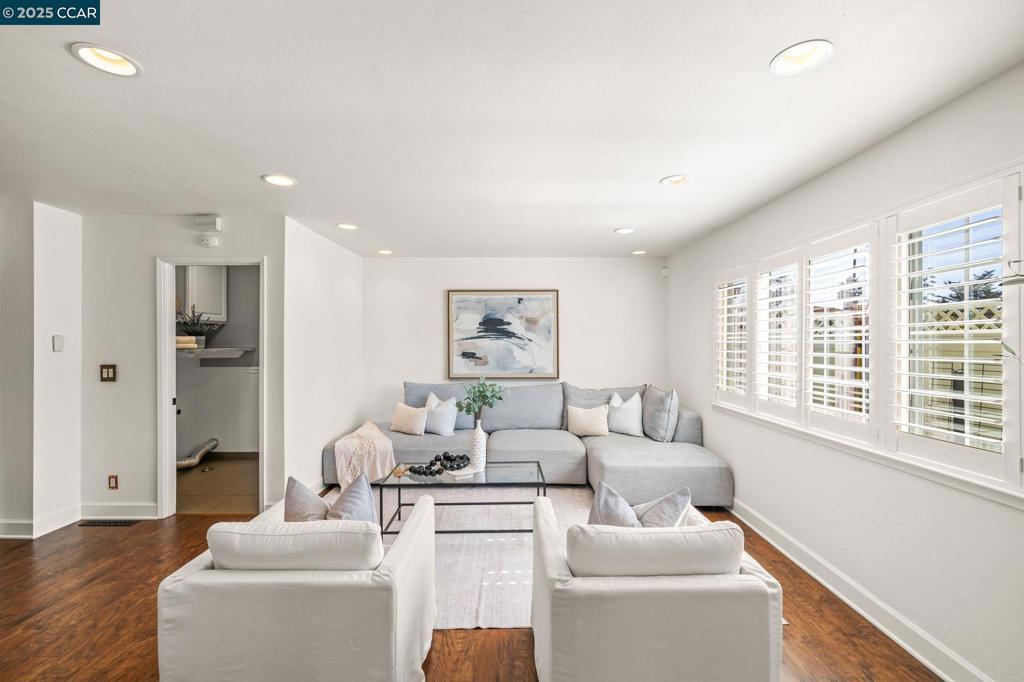 WHISPERING PINES - Residential