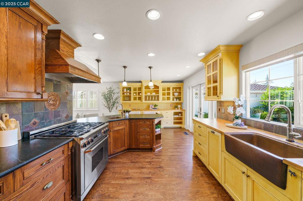 WHISPERING PINES - Residential