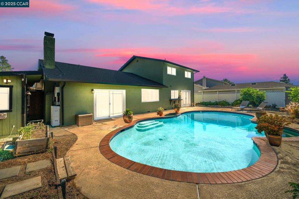 WHISPERING PINES - Residential