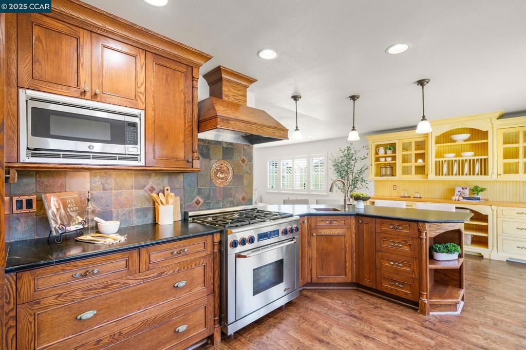 WHISPERING PINES - Residential