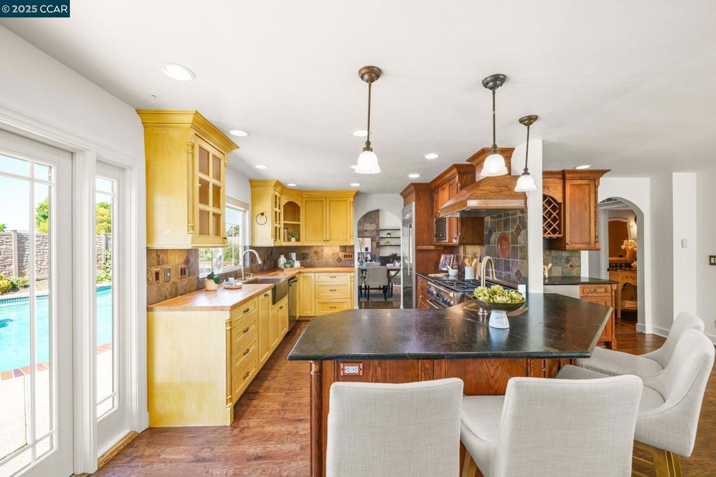WHISPERING PINES - Residential