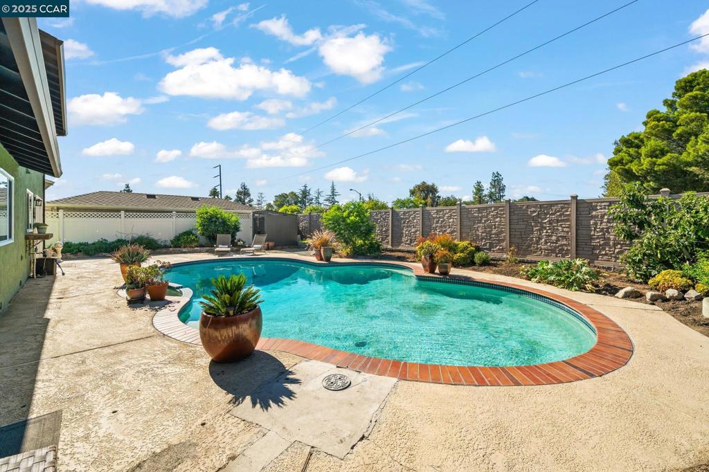 WHISPERING PINES - Residential
