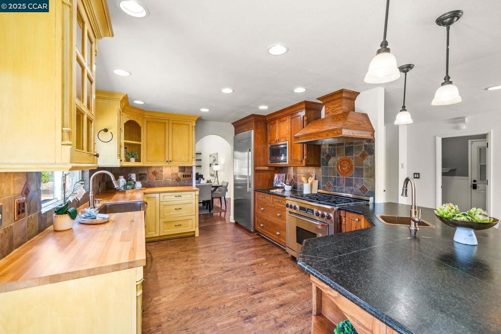 WHISPERING PINES - Residential