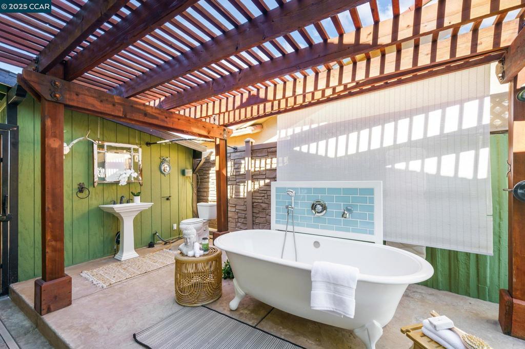 WHISPERING PINES - Residential