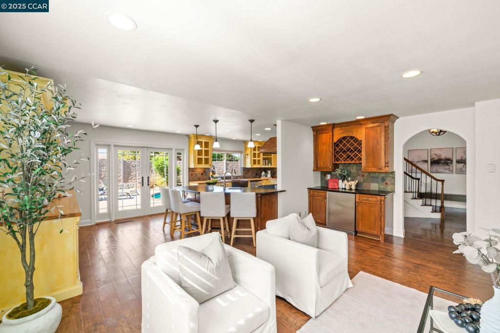 WHISPERING PINES - Residential