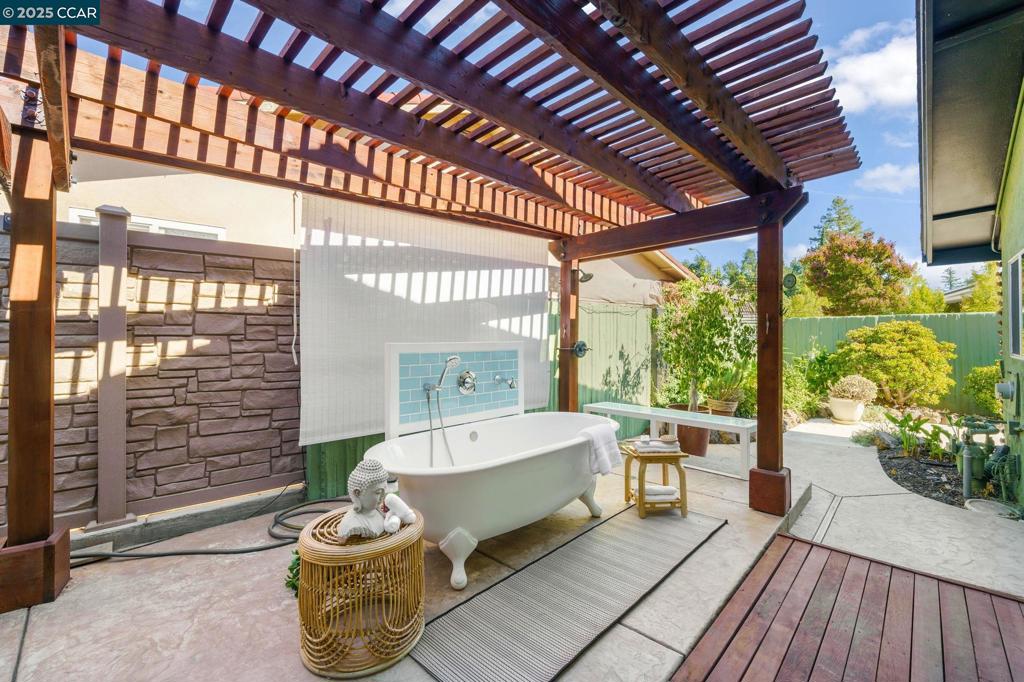 WHISPERING PINES - Residential