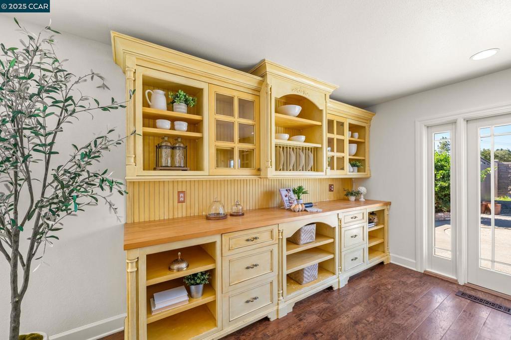WHISPERING PINES - Residential
