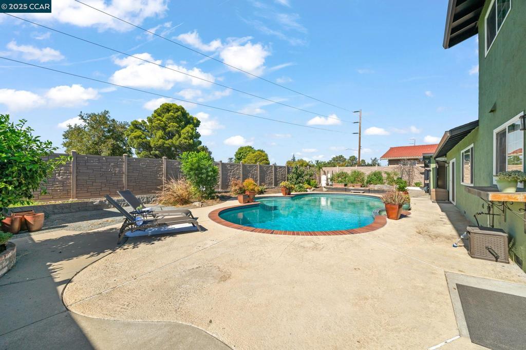 WHISPERING PINES - Residential